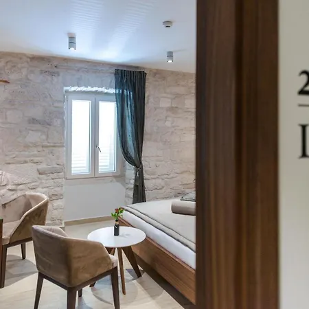 Frühstückspension Bed & Breakfast 4*